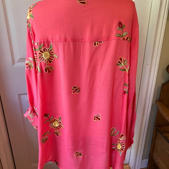 Plus size Figueroa&Flower tunic style blouse. - Picture 6 of 10